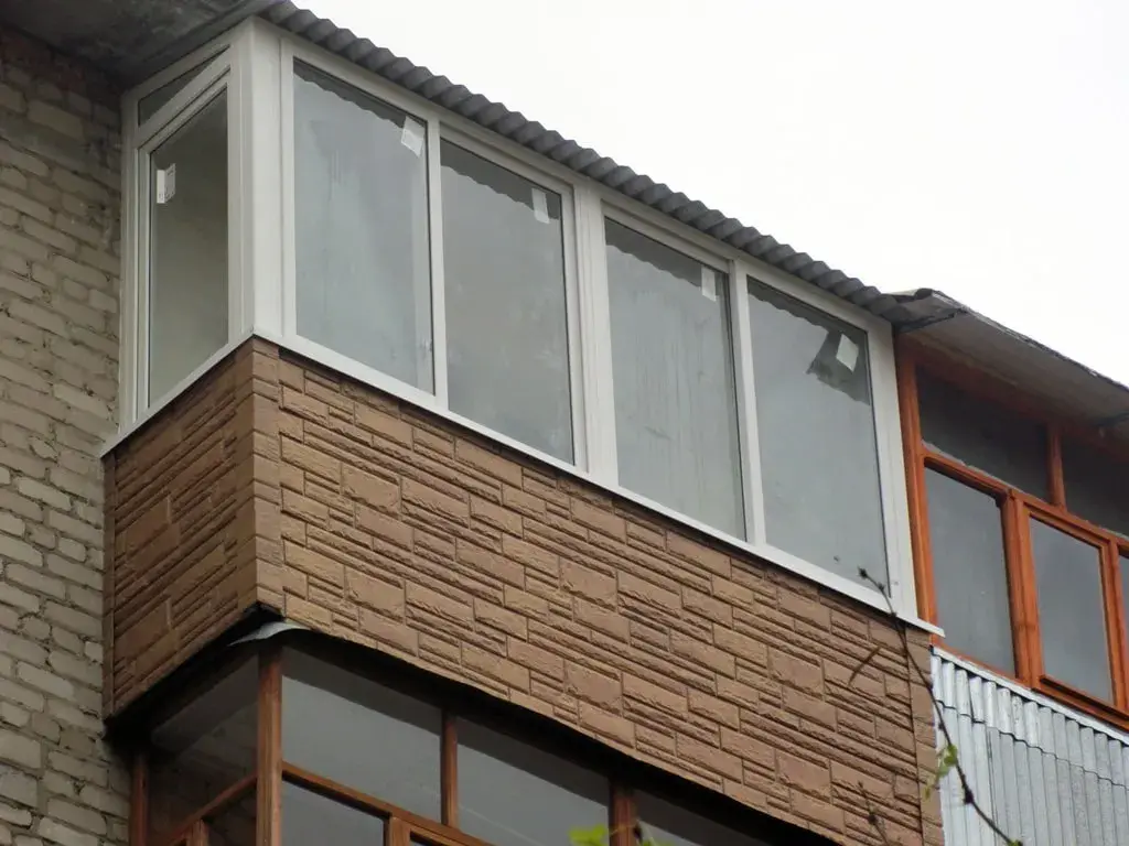 Ремонт внешней отделки балкона фото 1