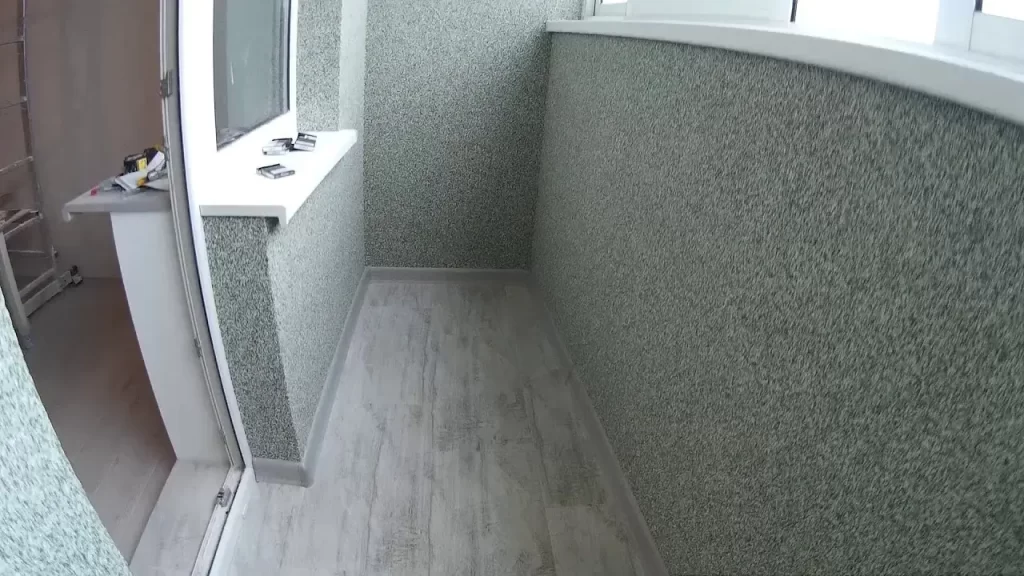 Декоративной штукатуркой